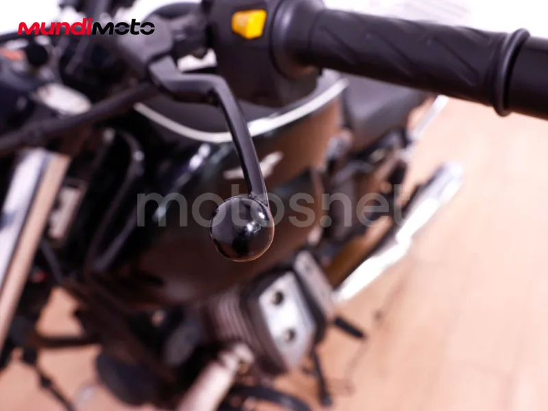 Moto Guzzi V7 II - Vista 45