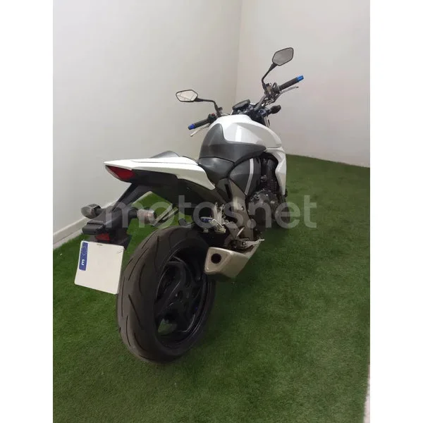 Honda CB1000R - Vista 4