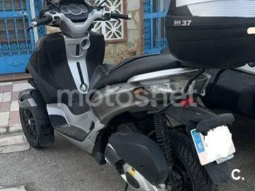 Piaggio MP3 Yourban 300 - Vista 3