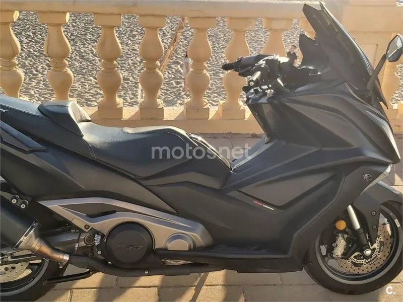 Kymco AK 550 - Vista 3
