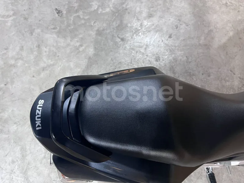 Suzuki GSR600 - Vista 12