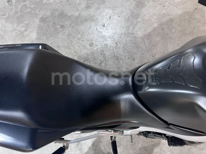 Suzuki GSR600 - Vista 13