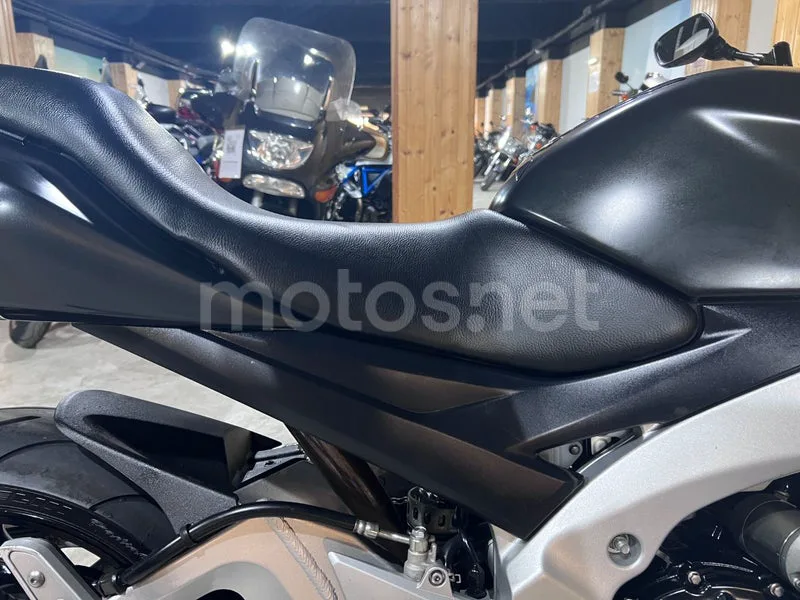 Suzuki GSR600 - Vista 14