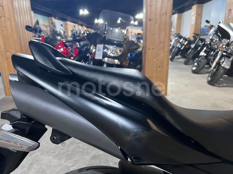 Suzuki GSR600 - Vista 15