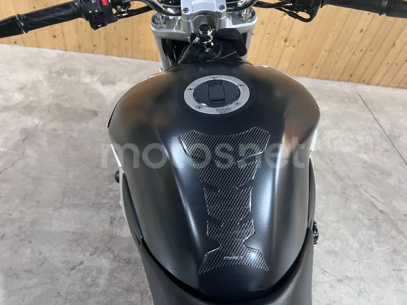 Suzuki GSR600 - Vista 28