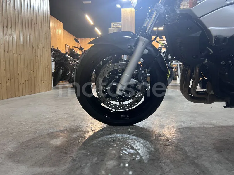 Suzuki GSR600 - Vista 42