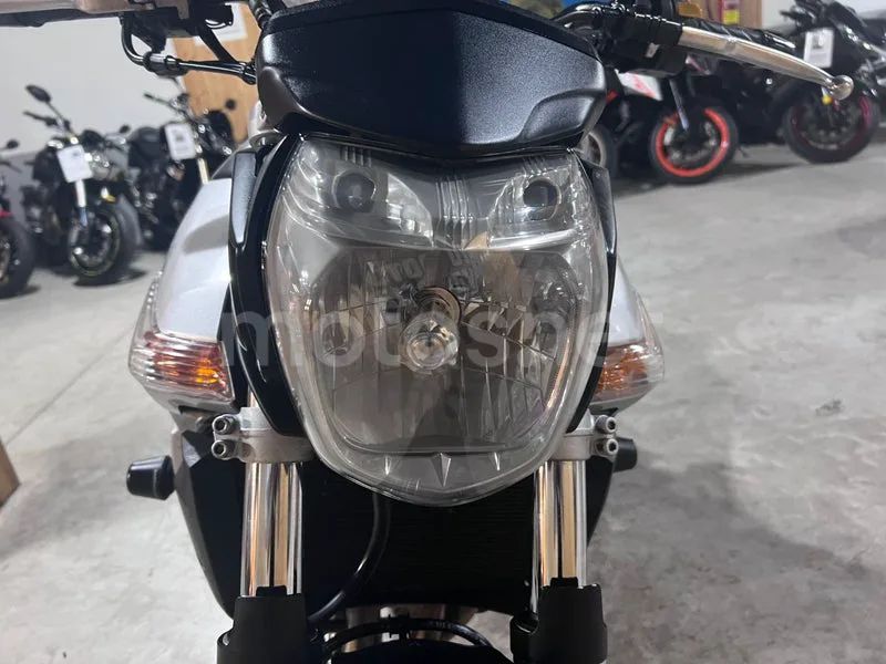 Suzuki GSR600 - Vista 45