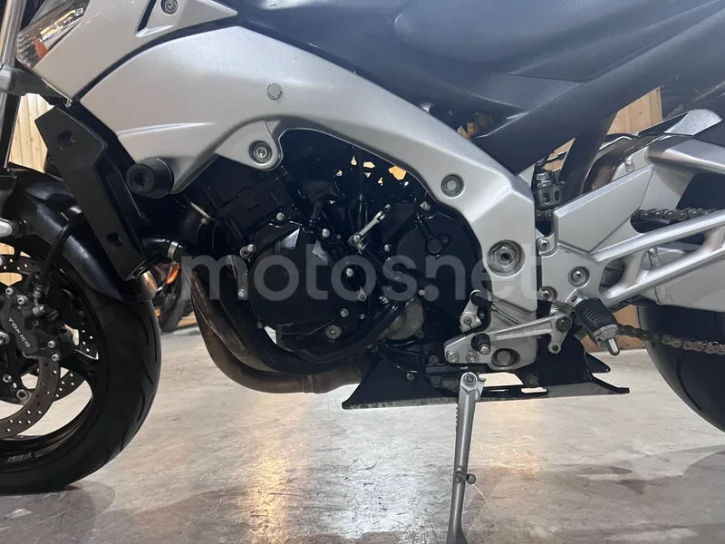 Suzuki GSR600 - Vista 53