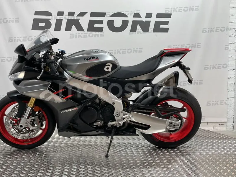 Aprilia RSV4 - Vista 4