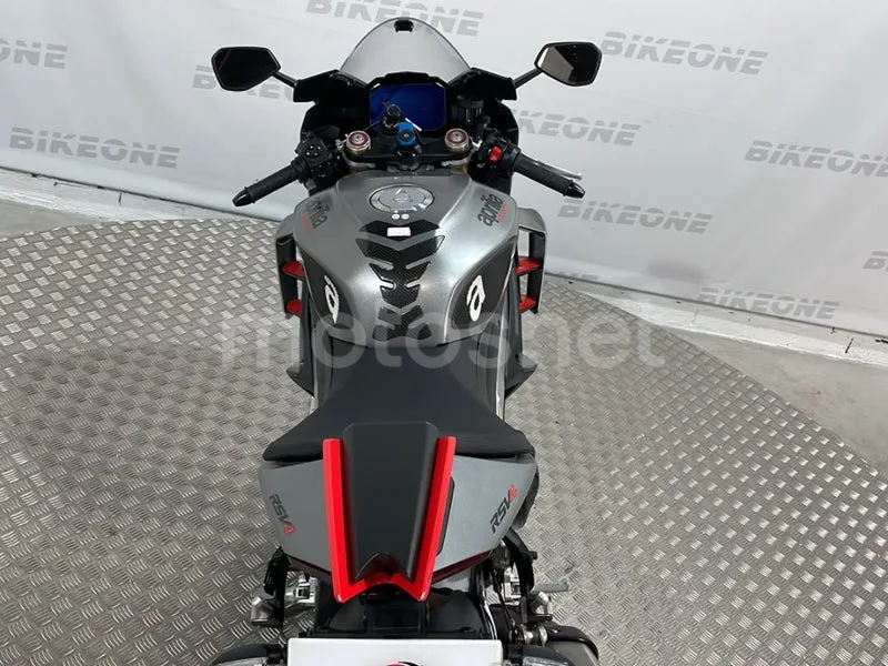 Aprilia RSV4 - Vista 9