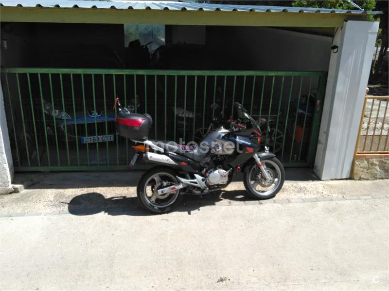 Honda XL125V Varadero - Vista 3
