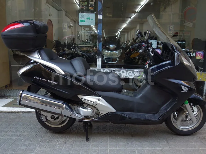 Honda Silver Wing 600 - Vista 3