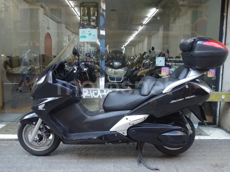 Honda Silver Wing 600 - Vista 4