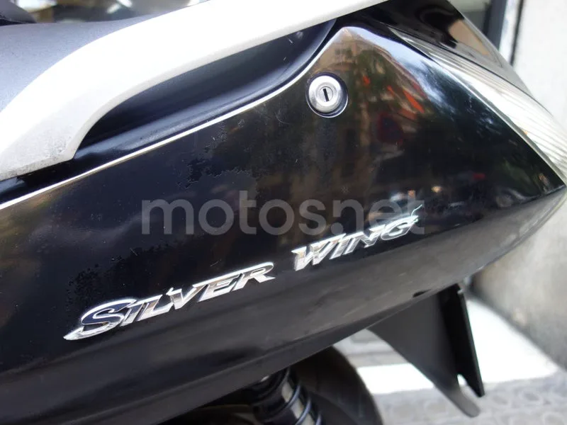 Honda Silver Wing 600 - Vista 5