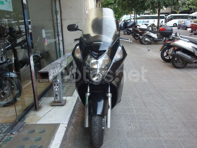 Honda Silver Wing 600 - Vista 8