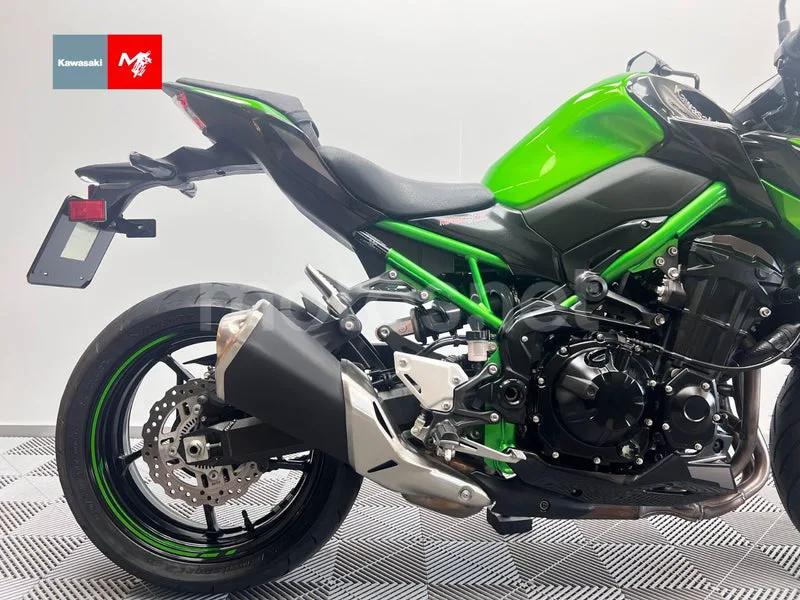 Kawasaki Z900 - Vista 4