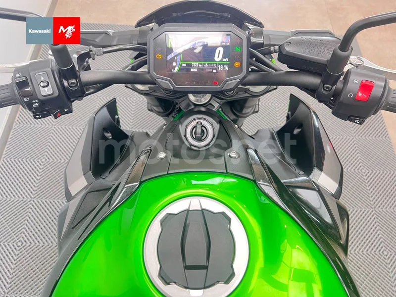 Kawasaki Z900 - Vista 6