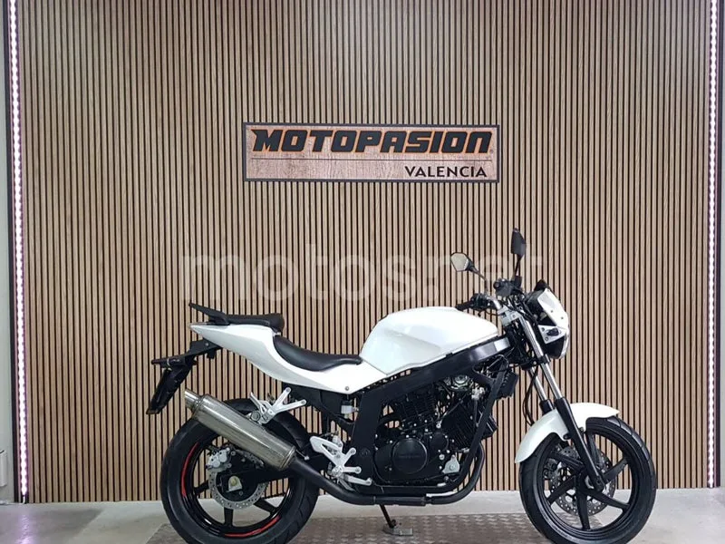 Hyosung GT 125 R Comet 1750 € 2016 Valencia - 1