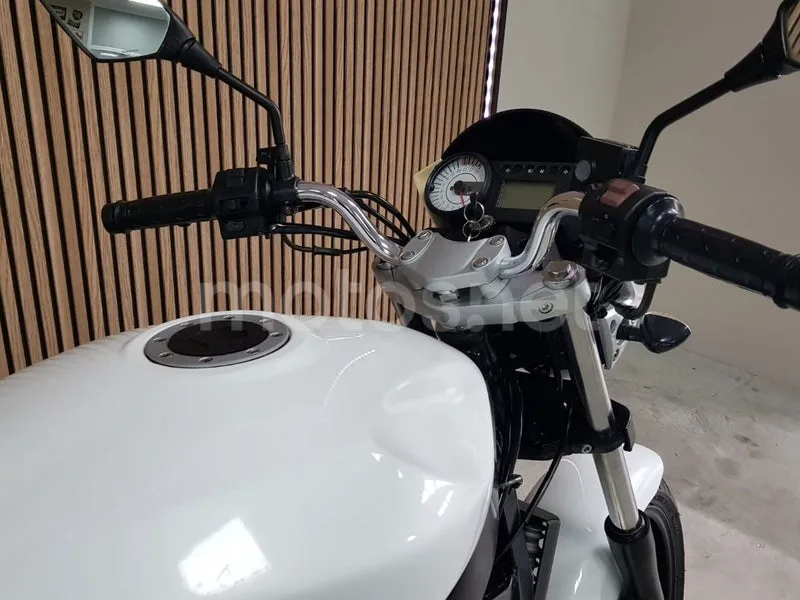 Hyosung GT 125 R Comet - Vista 15