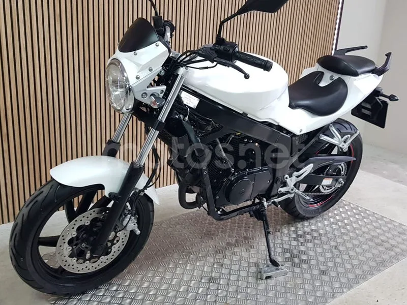 Hyosung GT 125 R Comet - Vista 20