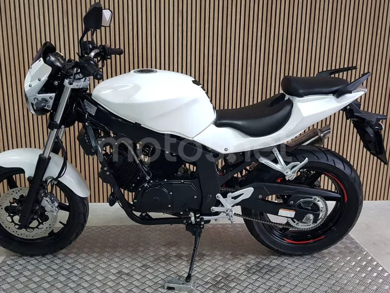 Hyosung GT 125 R Comet - Vista 21