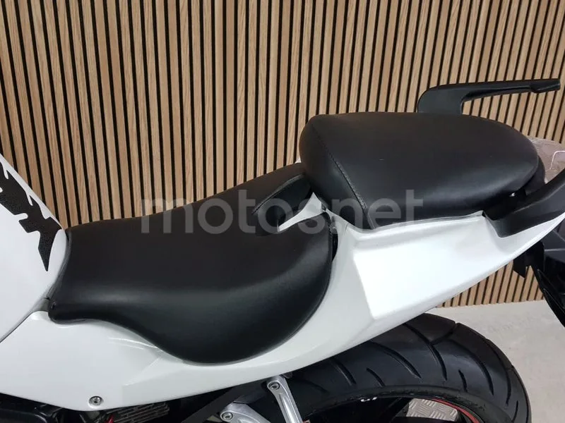 Hyosung GT 125 R Comet - Vista 26