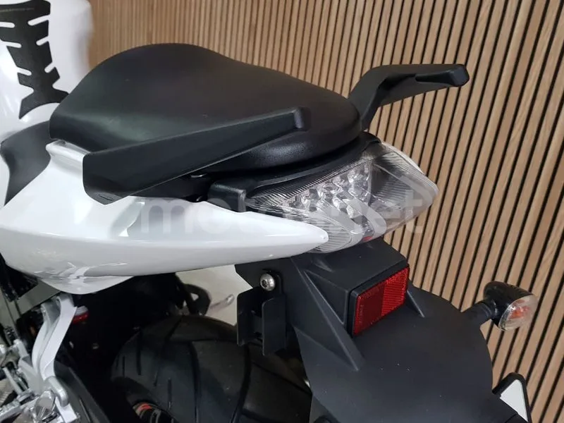 Hyosung GT 125 R Comet - Vista 35