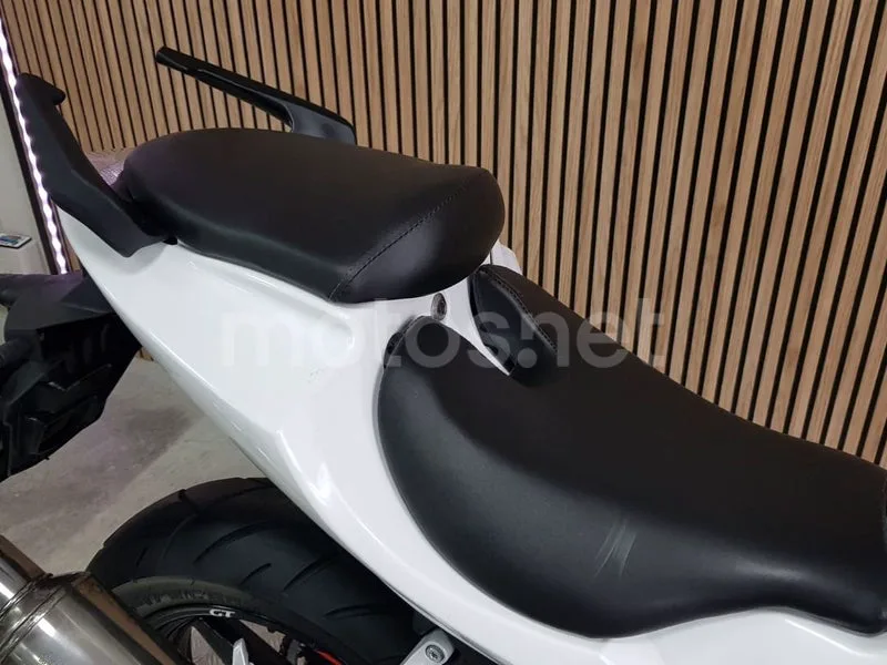 Hyosung GT 125 R Comet - Vista 7