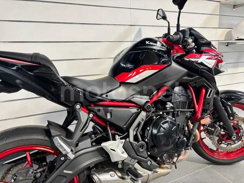 Kawasaki Z650 - Vista 3