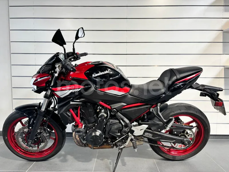 Kawasaki Z650 - Vista 5