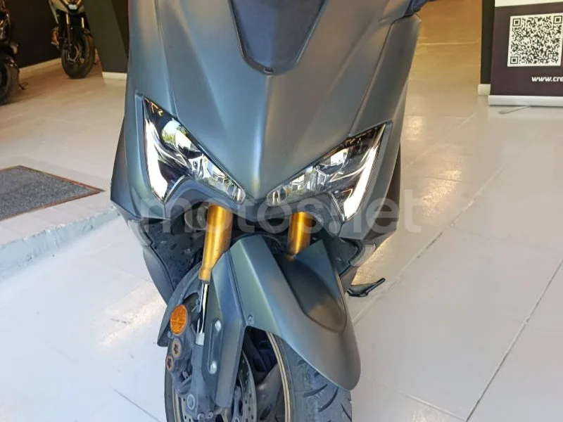 Yamaha TMAX - Vista 4