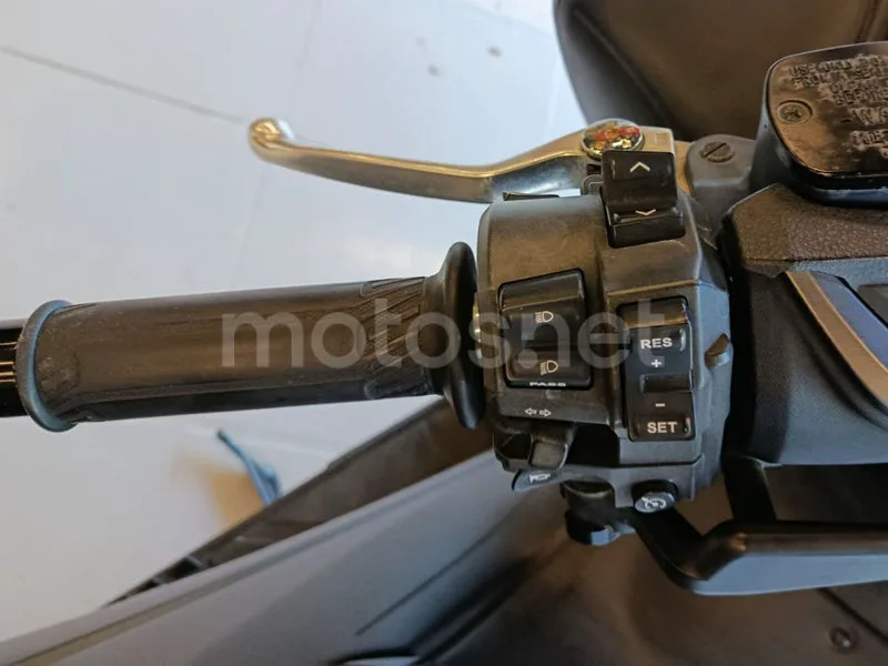 Yamaha TMAX - Vista 6