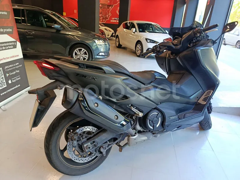 Yamaha TMAX - Vista 9