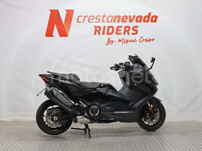 Yamaha TMAX - Vista 11