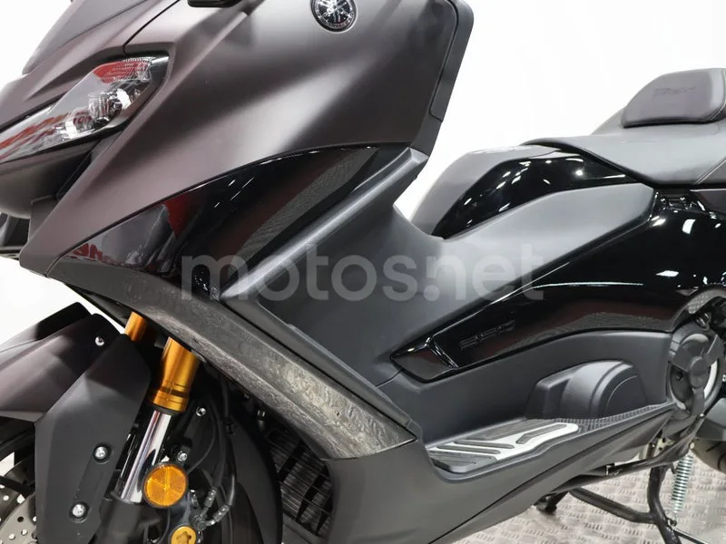 Yamaha TMAX - Vista 13