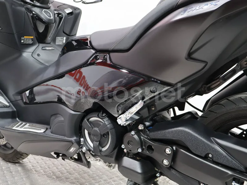 Yamaha TMAX - Vista 14