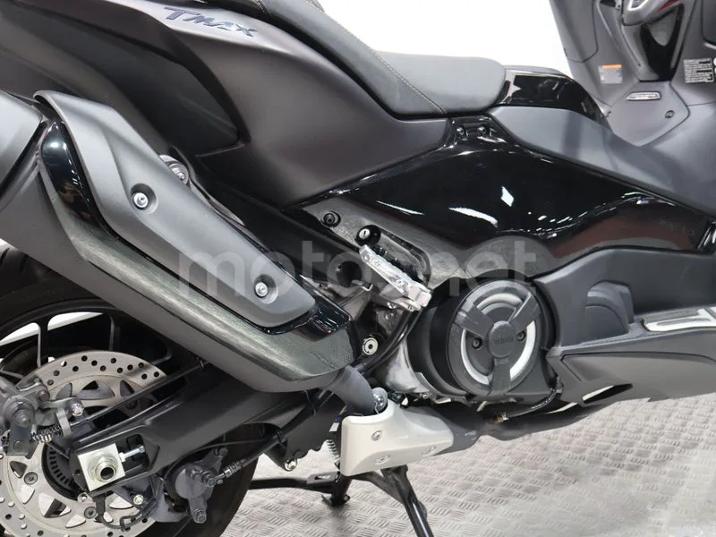 Yamaha TMAX - Vista 15