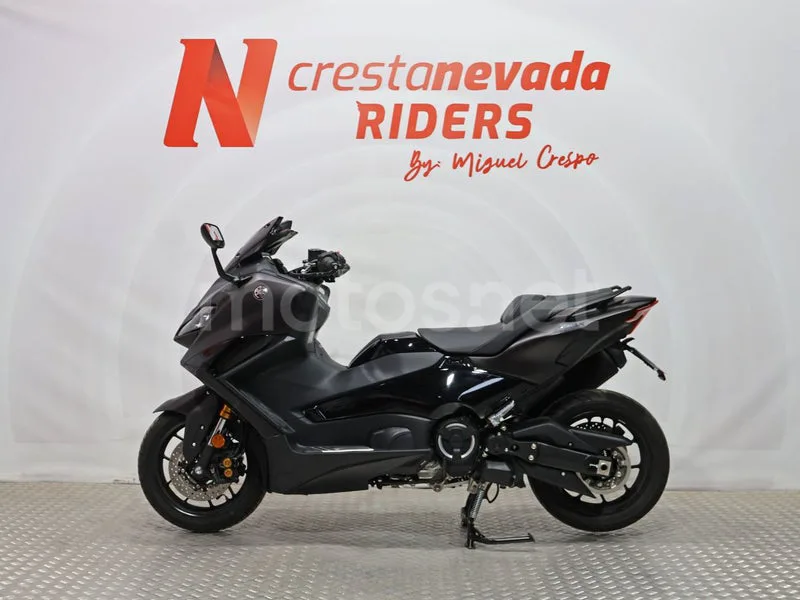 Yamaha TMAX - Vista 3