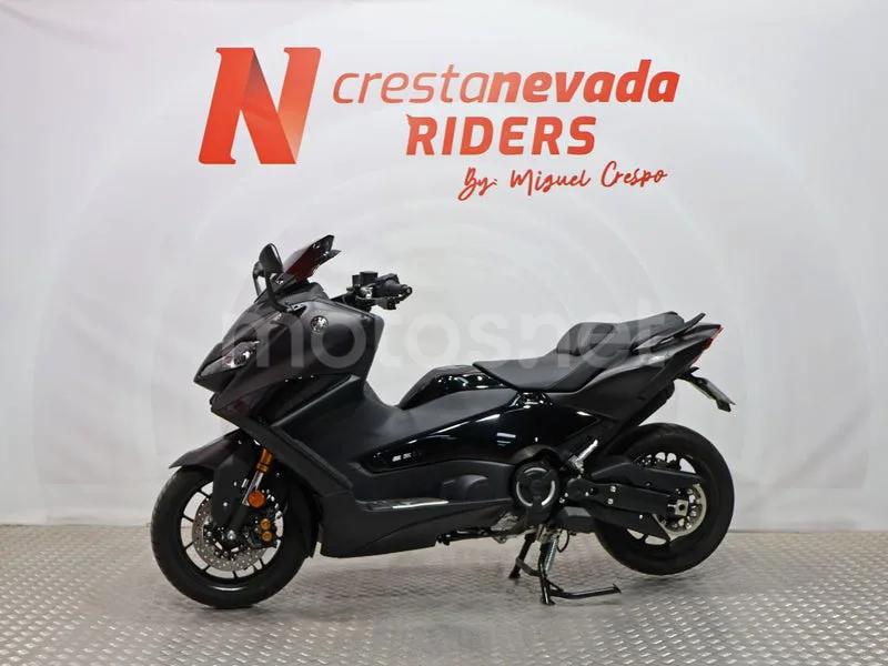 Yamaha TMAX - Vista 4