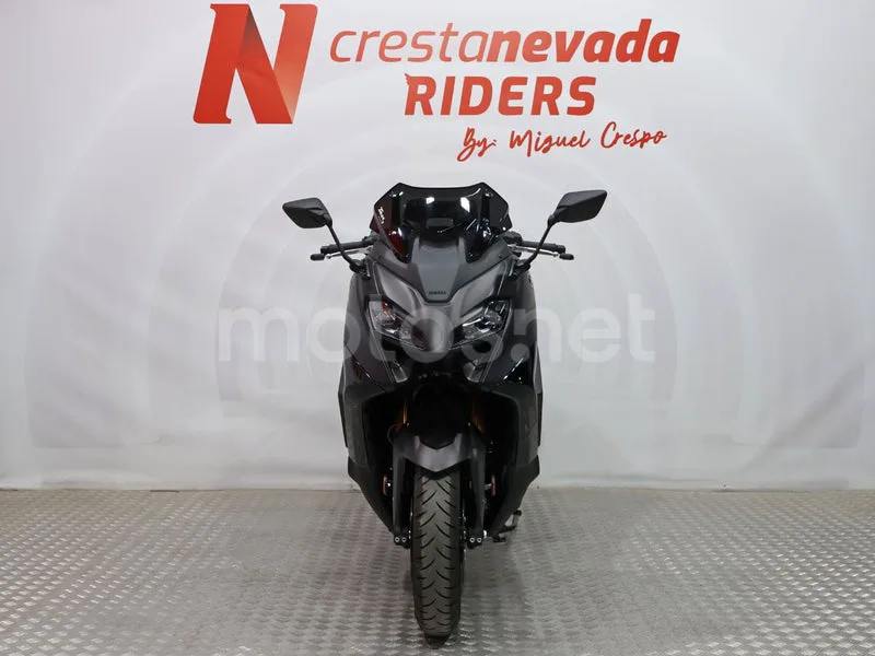 Yamaha TMAX - Vista 5