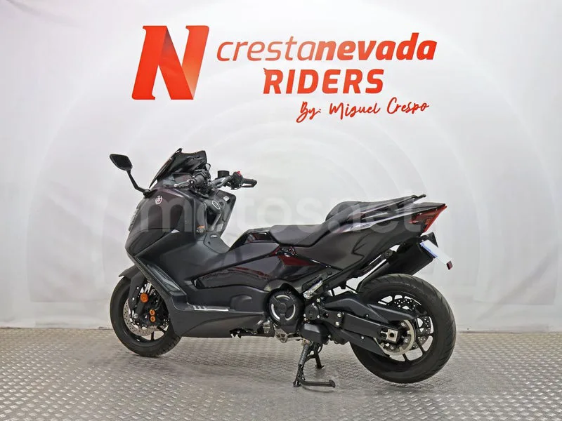 Yamaha TMAX - Vista 10