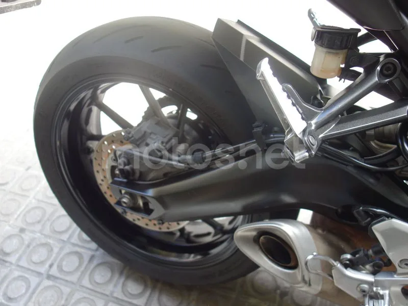 Yamaha MT-09 - Vista 16