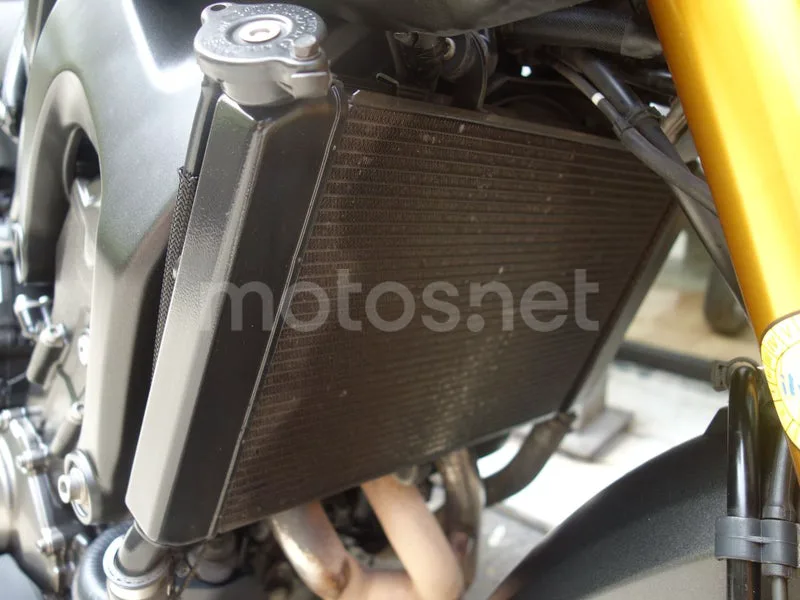 Yamaha MT-09 - Vista 18