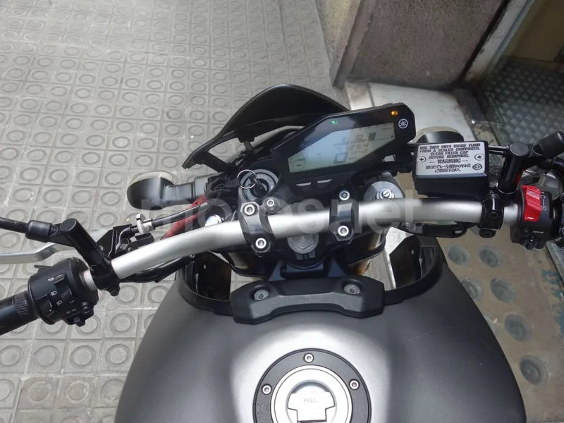 Yamaha MT-09 - Vista 9
