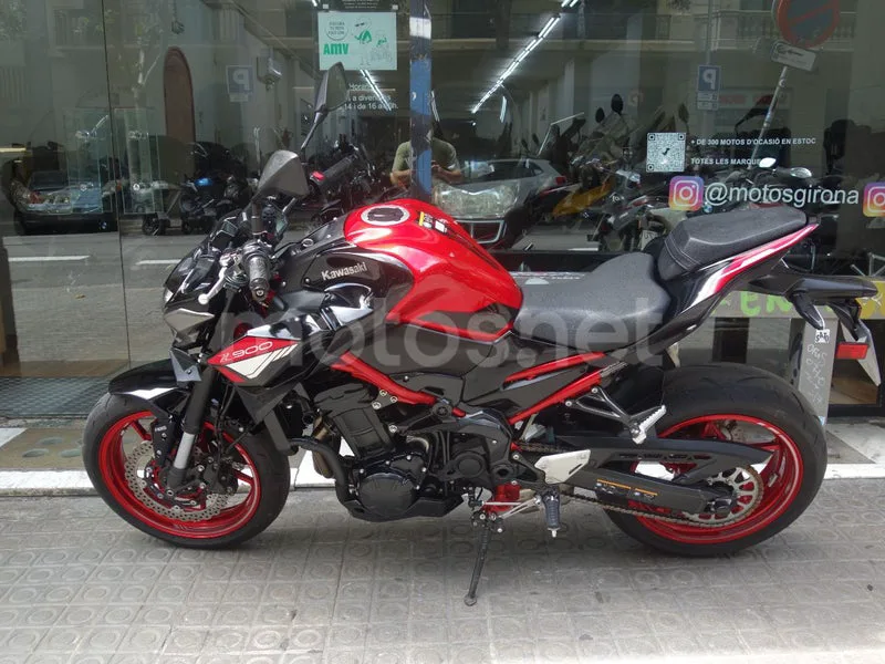 Kawasaki Z900 - Vista 4