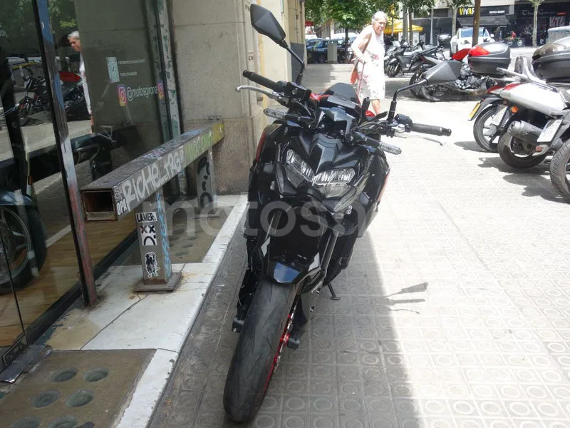 Kawasaki Z900 - Vista 9