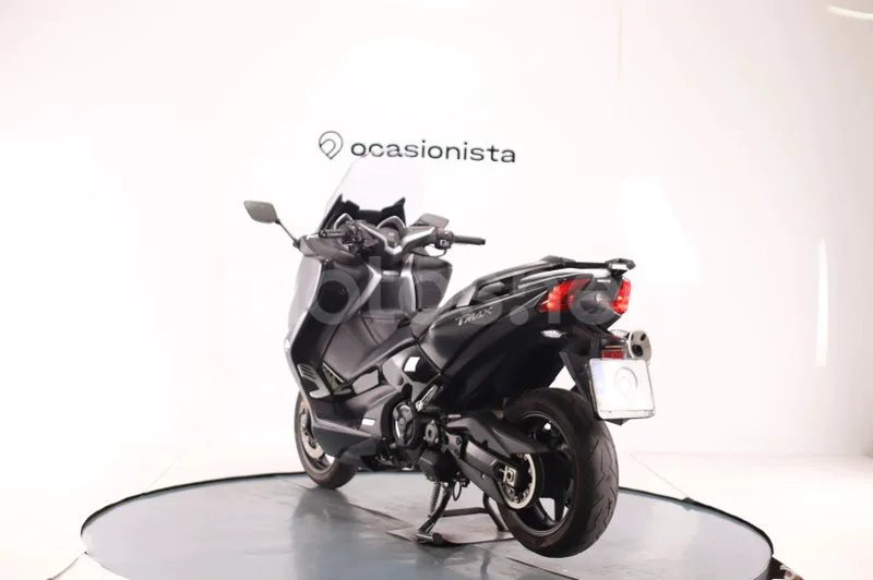 Yamaha TMAX - Vista 4