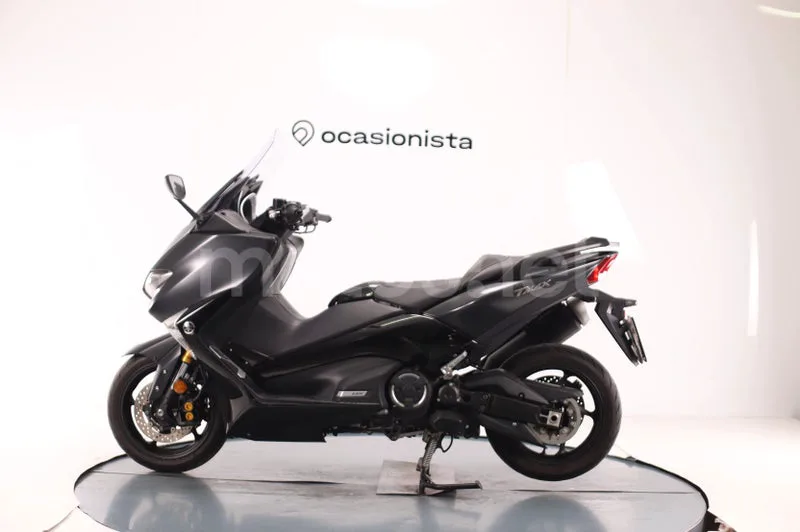Yamaha TMAX - Vista 5