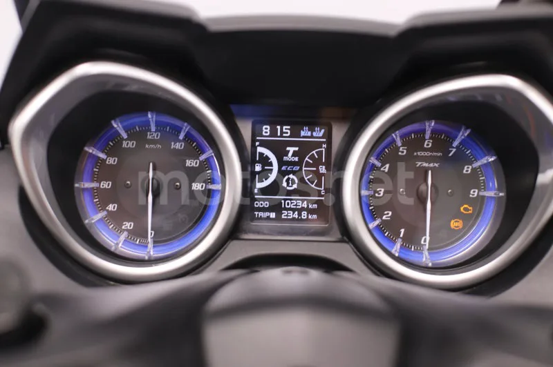 Yamaha TMAX - Vista 6