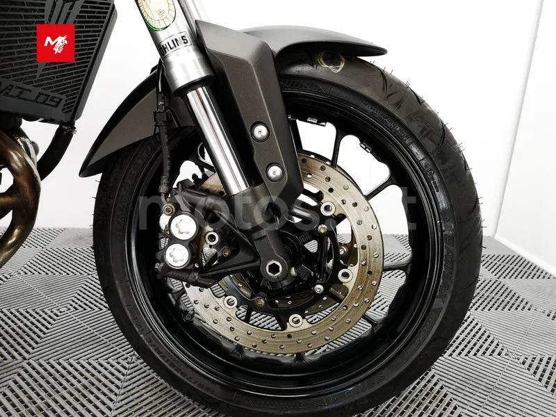 Yamaha MT-09 - Vista 12